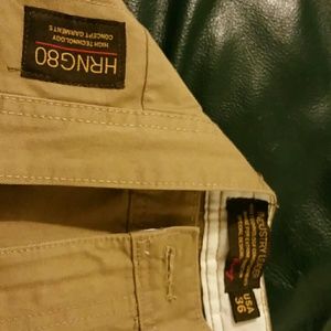 HRNG80 Men's khaki cargo shorts